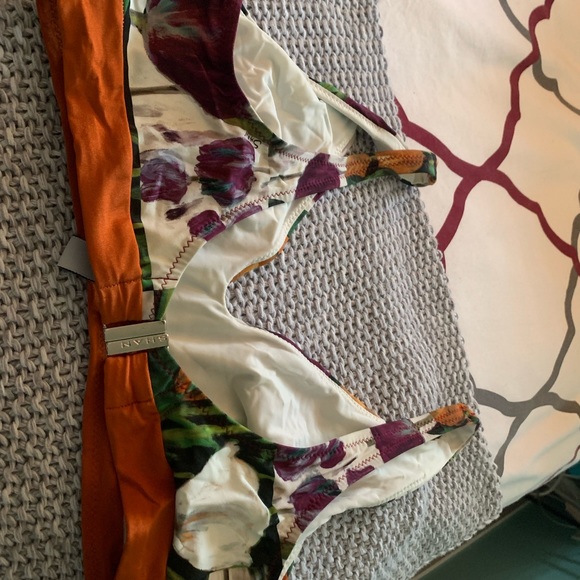 Top of a bikini - Picture 2 of 3